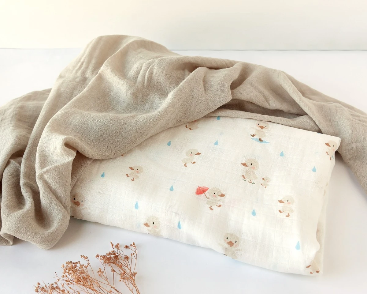 set-2-muselinas-patitos-beige-120x120cm (1)