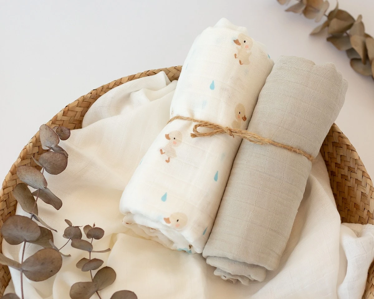 set-2-muselinas-patitos-beige-120x120cm
