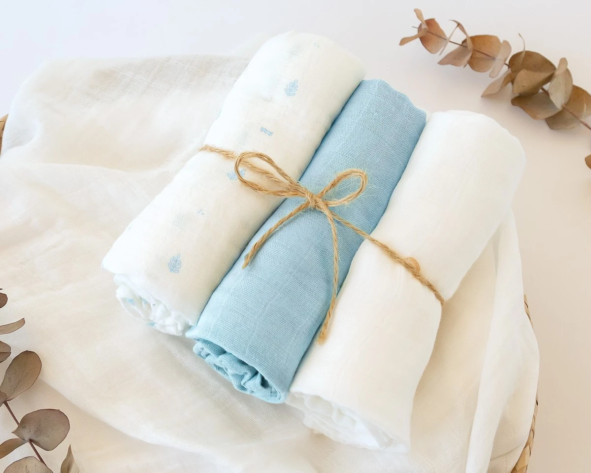 set-3-muselinas-azul-blanco-y-estampado-70x70cm