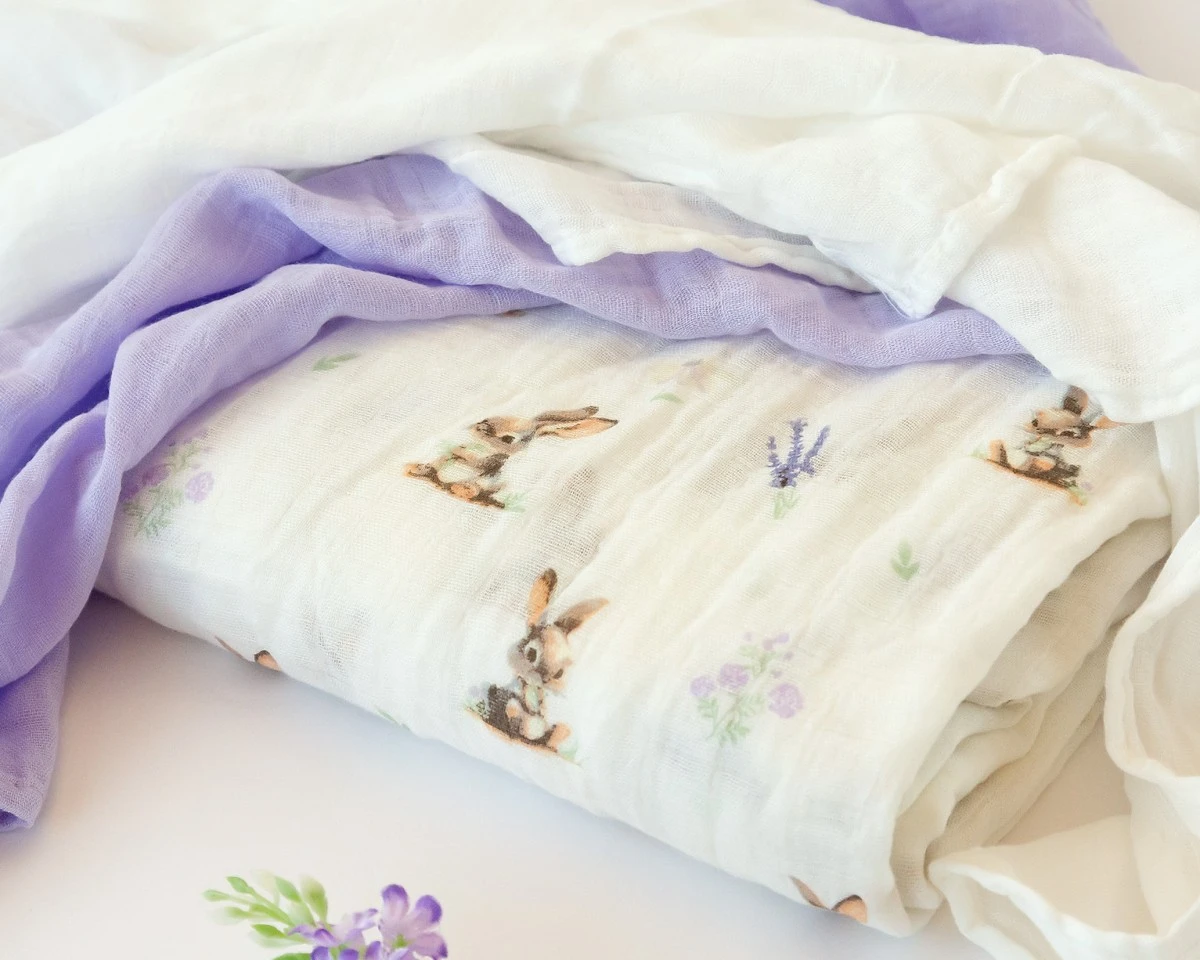 set-3-muselinas-conejitos-lavanda-y-blanco-70x70cm (1)