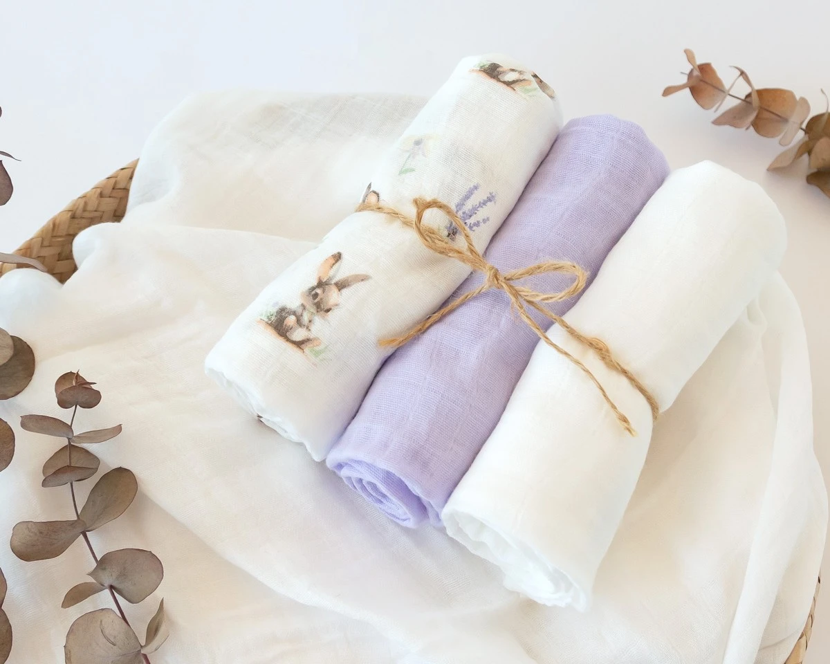 set-3-muselinas-conejitos-lavanda-y-blanco-70x70cm